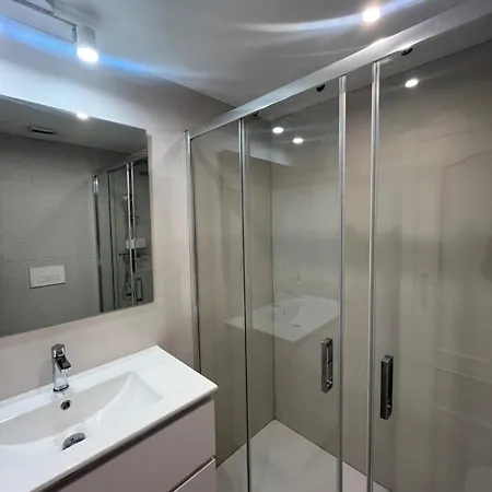 Service Lazaro- Aguamarina 22 Appartement *